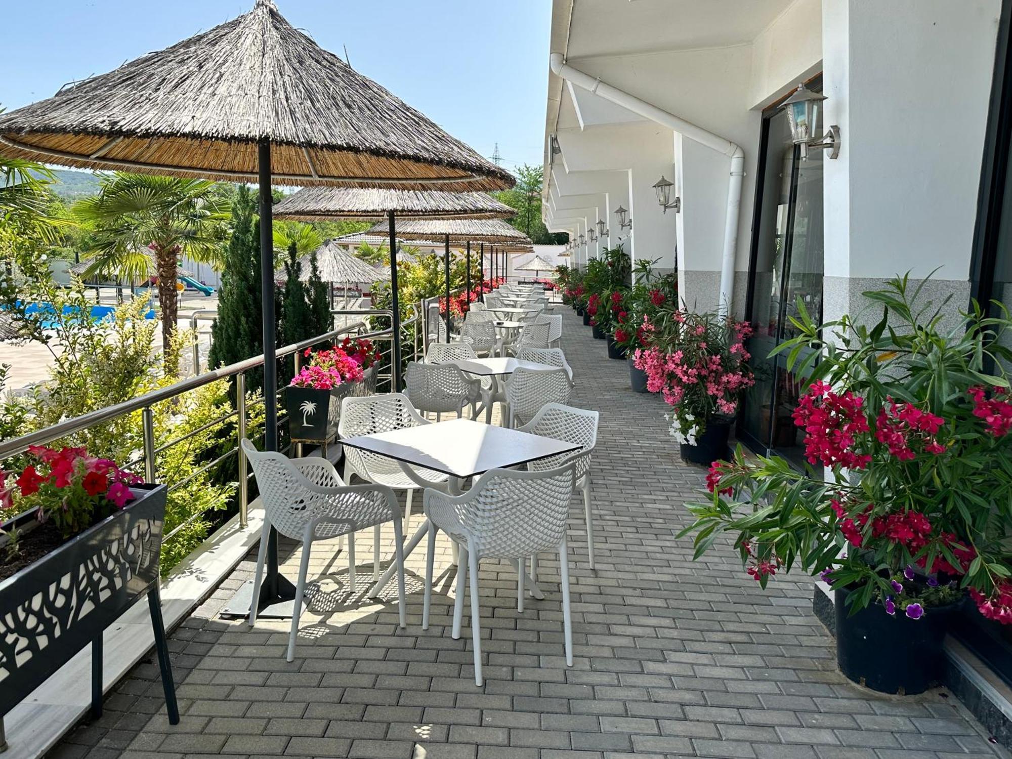 Hotel Aqua Kŭrdzhali Esterno foto